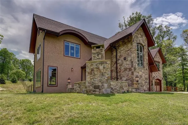 338 Garren Creek RD, Fairview, NC 28730