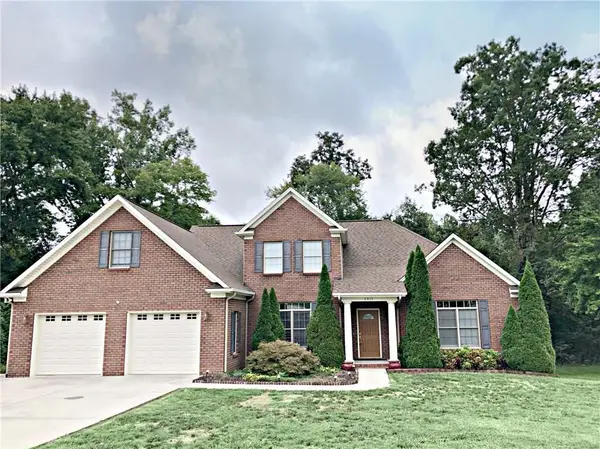 5915 Greenfield CT, Hickory, NC 28602