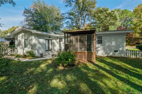 1021 Dresden DR, Charlotte, NC 28205
