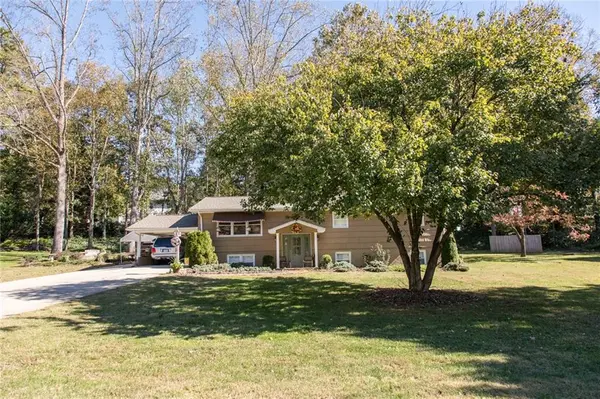 146 42nd Avenue CIR NE, Hickory, NC 28601