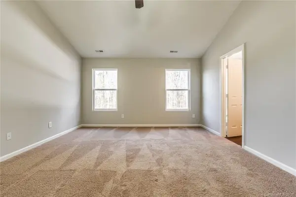 1019 Mearn RD, Charlotte, NC 28216