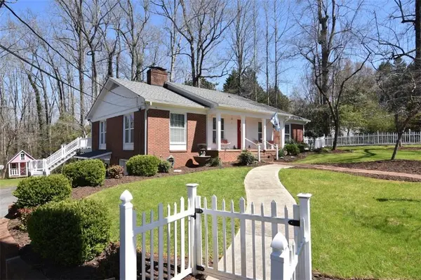 220 Pinehurst LN, Newton, NC 28658