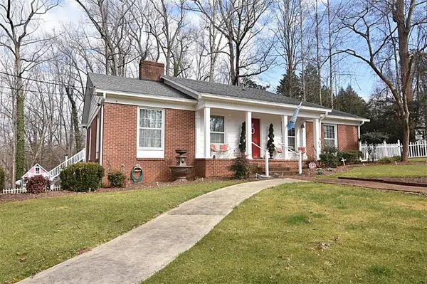 220 Pinehurst LN, Newton, NC 28658