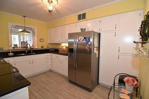 220 Pinehurst LN, Newton, NC 28658