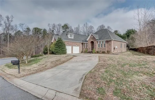 1005 Marguerite DR, Lowell, NC 28098