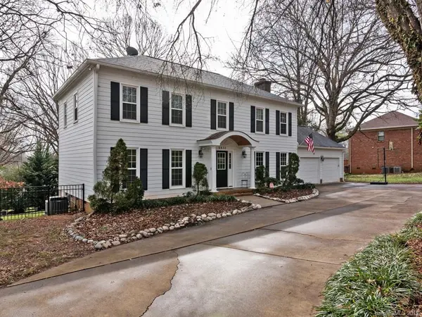 6633 Sharon RD, Charlotte, NC 28210