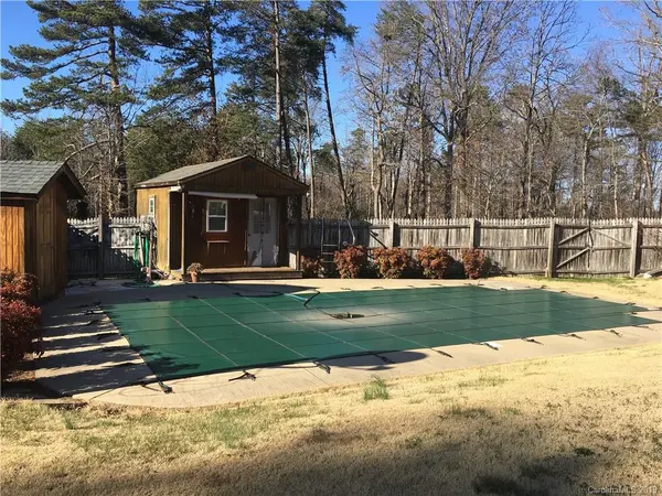 3268 Icard Rhodhiss RD, Connelly Springs, NC 286127885