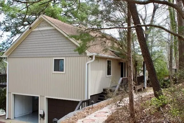 1114 Palmyra DR, Tega Cay, SC 29708