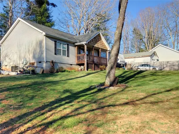 12 Mcgee Ridge RD, Fairview, NC 28730