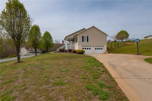 6516 Beech Tree CT, Hickory, NC 28601