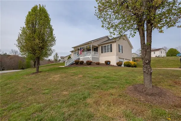6516 Beech Tree CT, Hickory, NC 28601