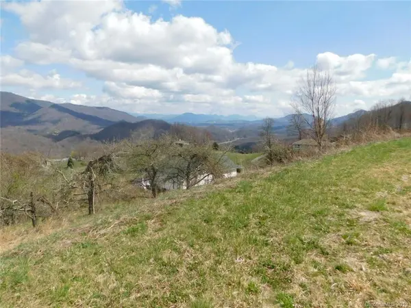 302 Honeybee WAY #302, Waynesville, NC 28786