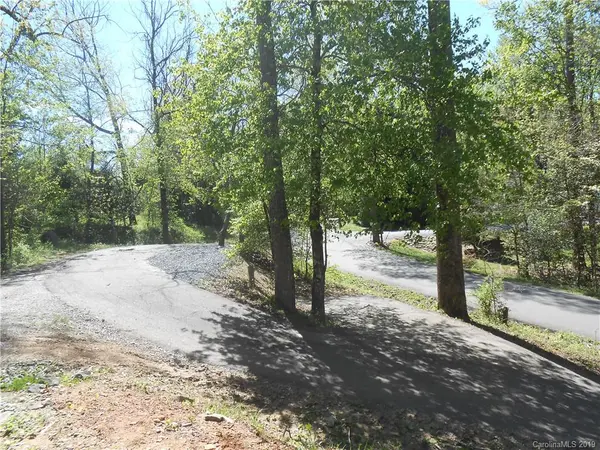 83 Cascades Pkwy, Nebo, NC 28761