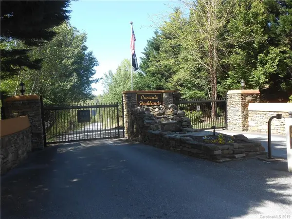 83 Cascades Pkwy, Nebo, NC 28761