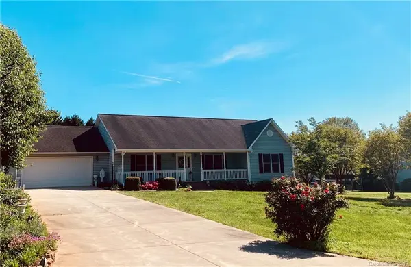 146 Stonefield DR, Statesville, NC 28677