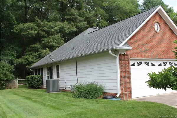 2626 Bathgate LN, Matthews, NC 28105