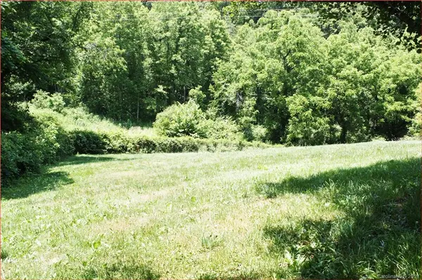 10 Clearview LN, Weaverville, NC 28787