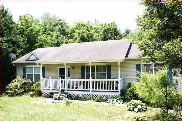10 Clearview LN, Weaverville, NC 28787