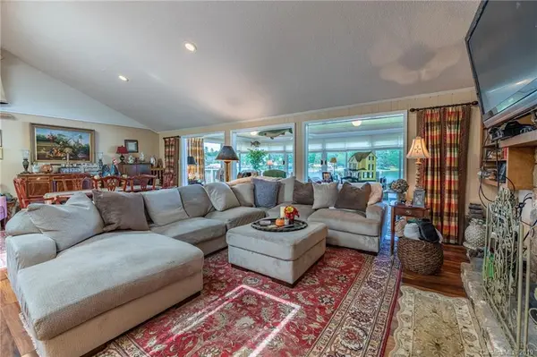 147 Gainswood DR, Mooresville, NC 28117