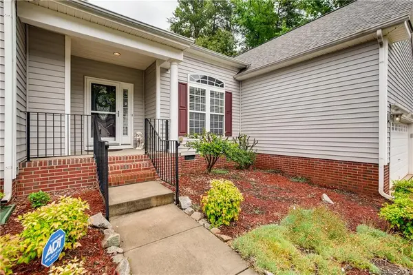 126 Crimson Orchard DR, Mooresville, NC 28115