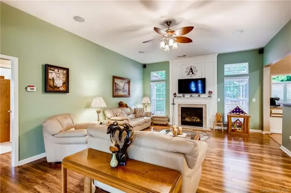 126 Crimson Orchard DR, Mooresville, NC 28115