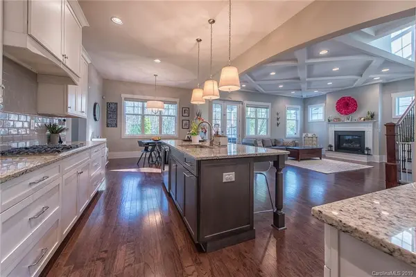 818 Sardis LN, Charlotte, NC 28270