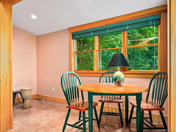 145 Hiaway TRL, Clyde, NC 28721