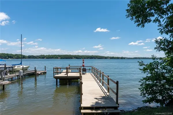 4852 Moonlite Bay DR, Sherrills Ford, NC 28673