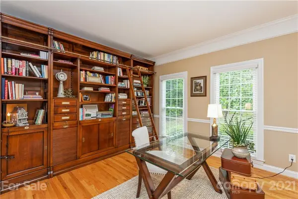 7200 Lucern CT, Charlotte, NC 28277