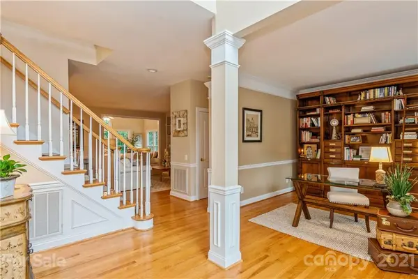 7200 Lucern CT, Charlotte, NC 28277