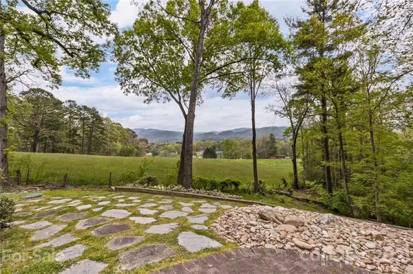 64 Acorn LN, Fletcher, NC 28732
