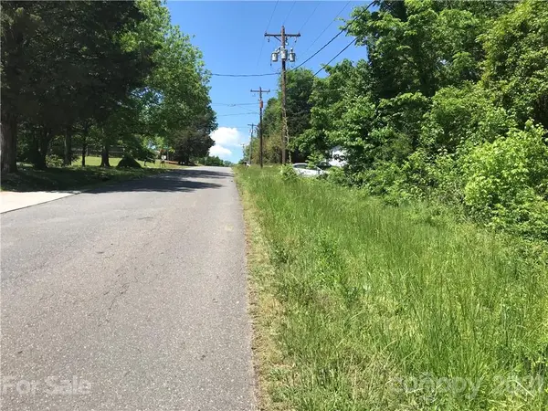 2748 Court DR, Gastonia, NC 28054