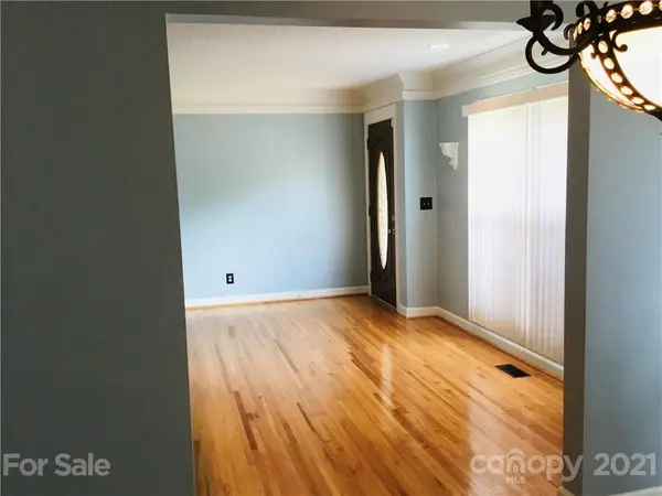 3217 Sunset RD, Charlotte, NC 28216