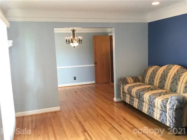 3217 Sunset RD, Charlotte, NC 28216