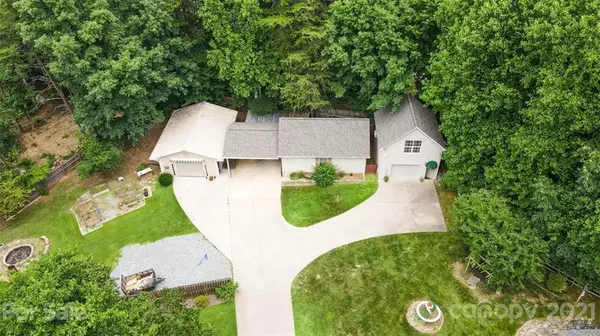 146 Harborcrest LN, Mooresville, NC 28117
