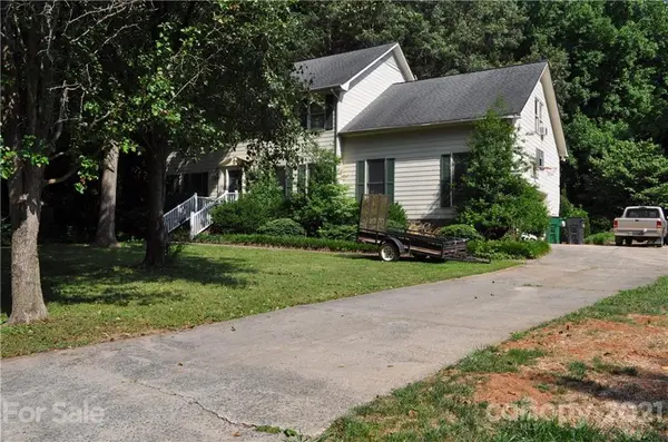 10024 Fireside LN, Charlotte, NC 28215