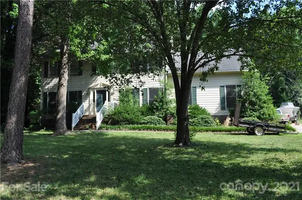 10024 Fireside LN, Charlotte, NC 28215