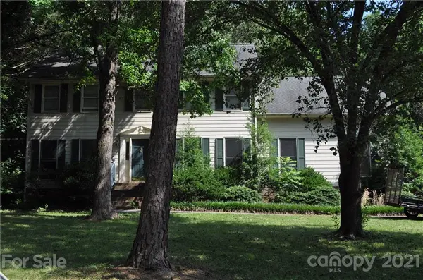 10024 Fireside LN, Charlotte, NC 28215