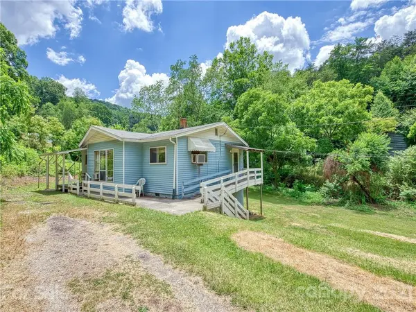 18 Welch RD, Candler, NC 28715
