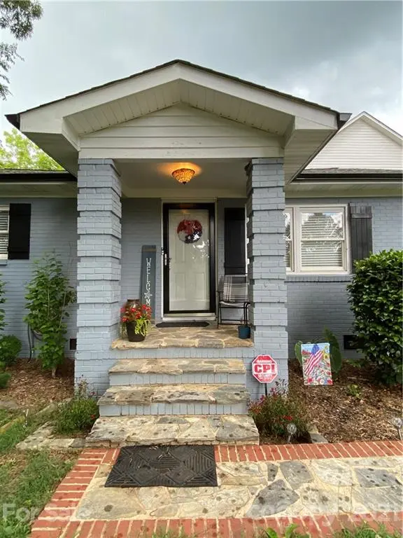 8709 Lawyers RD, Charlotte, NC 28227