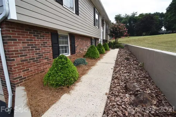5507 Suttlemyre LN, Hickory, NC 28601