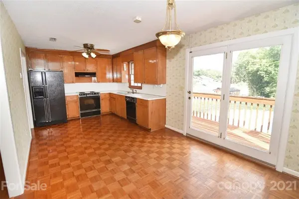 5507 Suttlemyre LN, Hickory, NC 28601