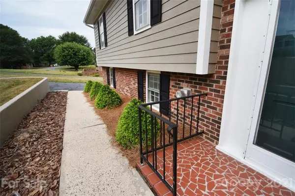 5507 Suttlemyre LN, Hickory, NC 28601