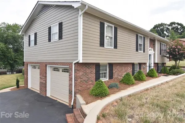 5507 Suttlemyre LN, Hickory, NC 28601