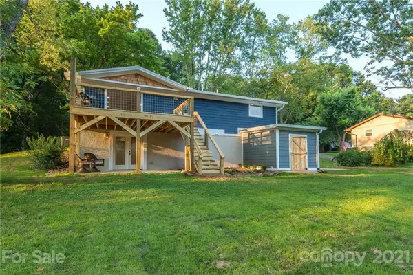 32 Clovernook DR, Arden, NC 28704