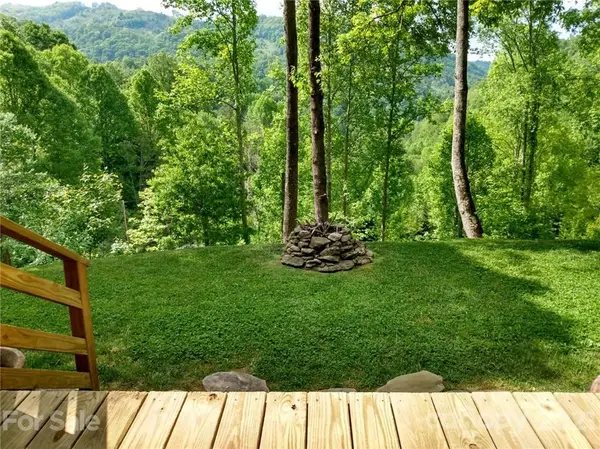 27 Little Roundtop RD, Clyde, NC 28721