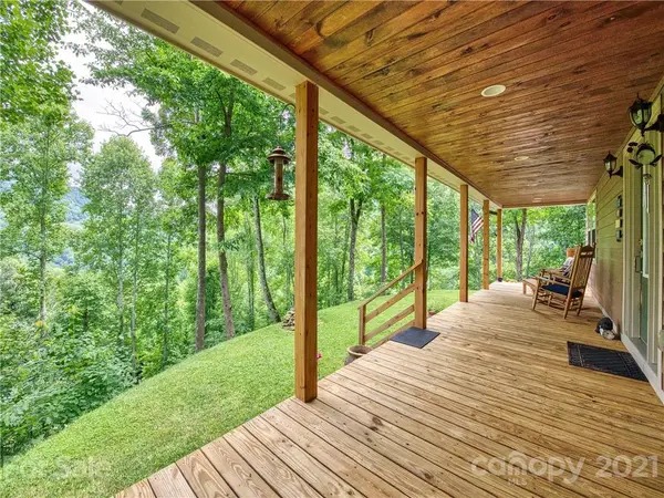 27 Little Roundtop RD, Clyde, NC 28721