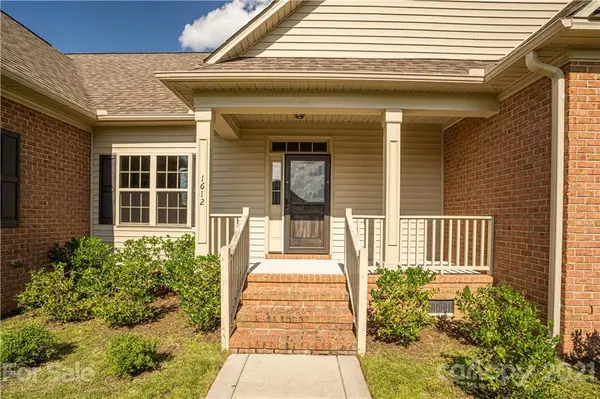 1612 Linden LN, Lumberton, NC 28358