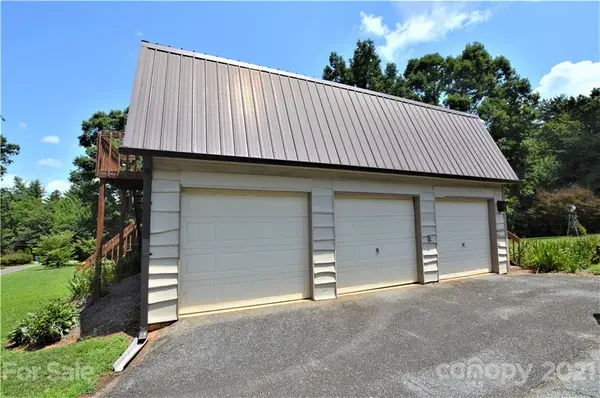 2113 White Pine DR, Sawmills, NC 28630