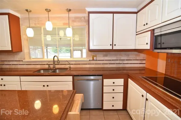 3833 16th ST NE, Hickory, NC 28601